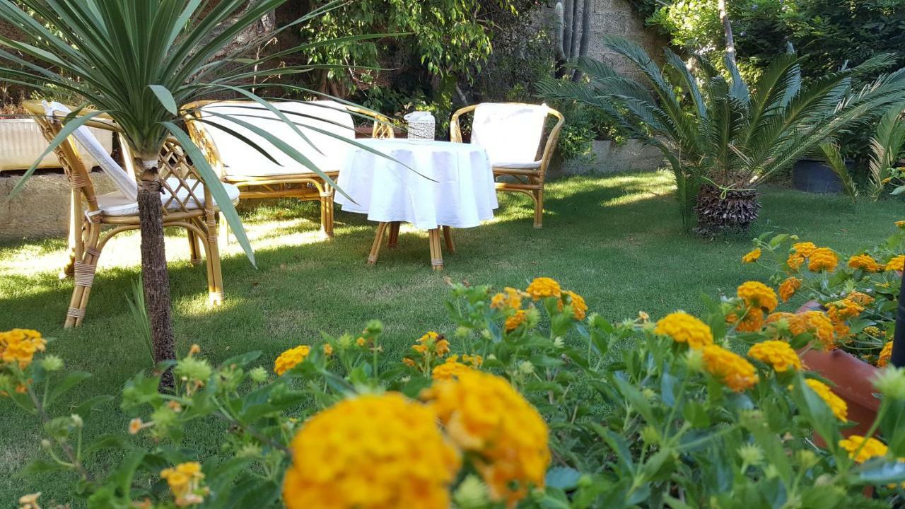 Bed and Breakfast Il Girasole Домус-де-Марія Екстер'єр фото