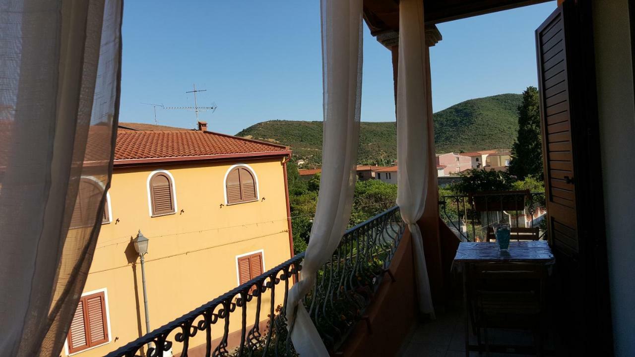 Bed and Breakfast Il Girasole Домус-де-Марія Екстер'єр фото